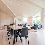 Modern Retreat In Skaven