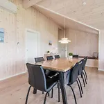 Modern Retreat In Skaven *