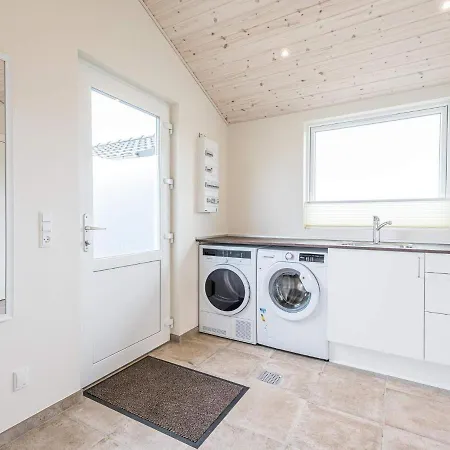 Modern Retreat In Skaven - By Traum