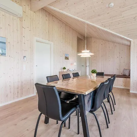 Modern Retreat In Skaven - By Traum *