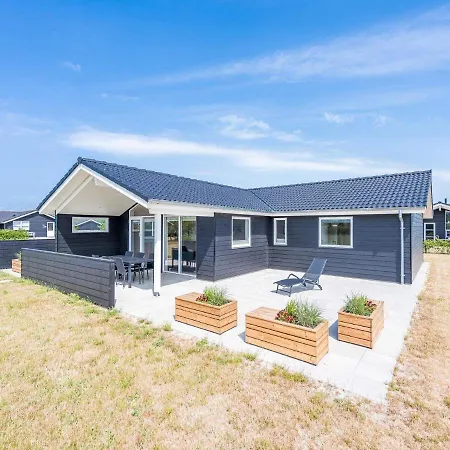 Modern Retreat In Skaven Feriehus